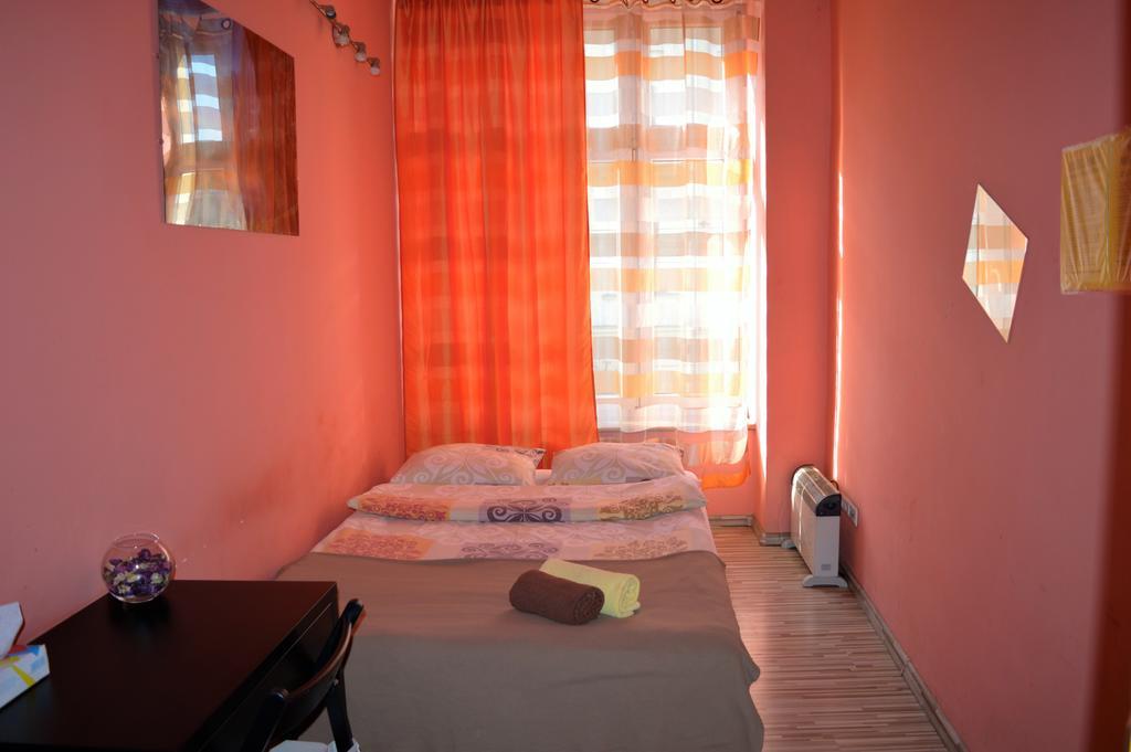 Honey Hostel Krakau Buitenkant foto